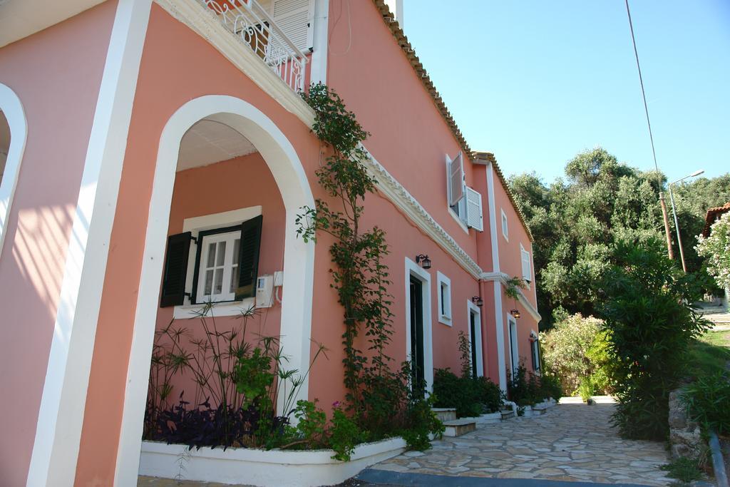 Stavroula *